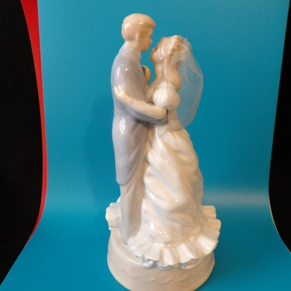 Vintage Bride and Groom with Music Box - Picture 4 of 8